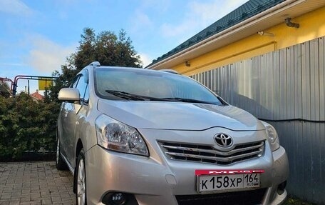 Toyota Verso I, 2011 год, 1 050 000 рублей, 2 фотография