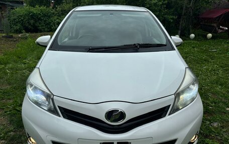 Toyota Vitz, 2013 год, 875 000 рублей, 4 фотография