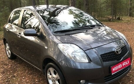 Toyota Yaris III рестайлинг, 2008 год, 700 000 рублей, 1 фотография