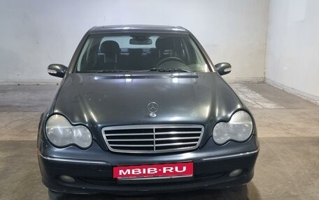 Mercedes-Benz C-Класс, 2004 год, 650 000 рублей, 1 фотография