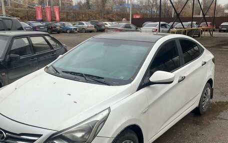 Hyundai Solaris II рестайлинг, 2015 год, 650 000 рублей, 2 фотография