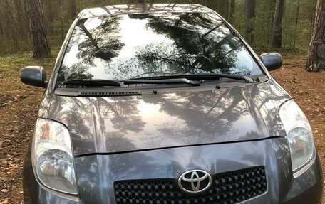 Toyota Yaris III рестайлинг, 2008 год, 700 000 рублей, 2 фотография