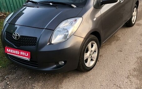 Toyota Yaris III рестайлинг, 2008 год, 700 000 рублей, 8 фотография