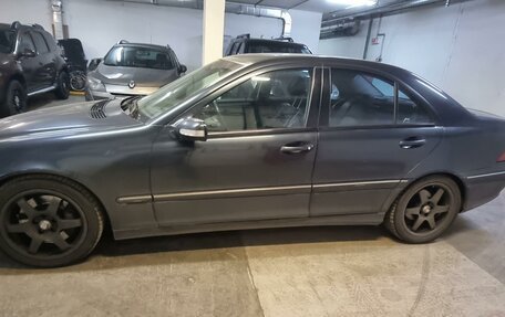 Mercedes-Benz C-Класс, 2004 год, 650 000 рублей, 3 фотография