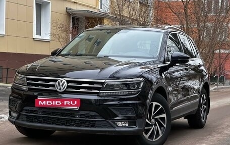 Volkswagen Tiguan II, 2018 год, 2 550 000 рублей, 2 фотография