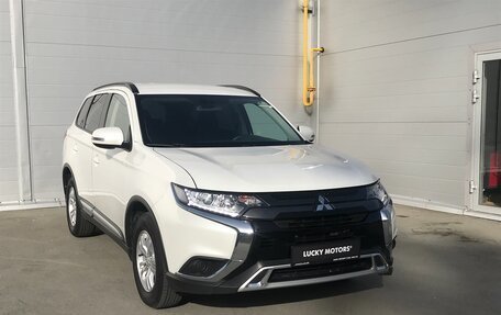 Mitsubishi Outlander III рестайлинг 3, 2021 год, 2 699 000 рублей, 3 фотография