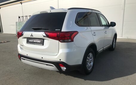 Mitsubishi Outlander III рестайлинг 3, 2021 год, 2 699 000 рублей, 7 фотография