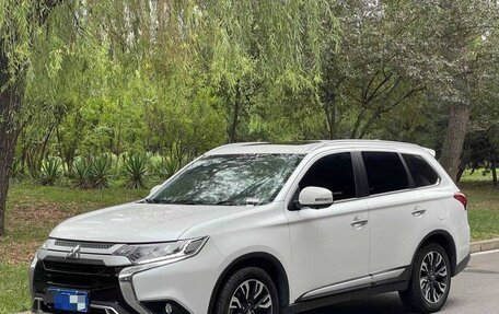 Mitsubishi Outlander III рестайлинг 3, 2020 год, 2 880 000 рублей, 1 фотография