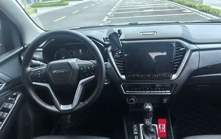 Isuzu D-Max, 2021 год, 4 200 000 рублей, 9 фотография