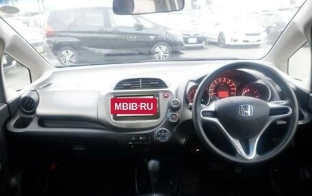 Honda Fit III, 2013 год, 830 000 рублей, 12 фотография