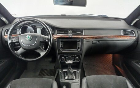 Skoda Superb III рестайлинг, 2010 год, 820 000 рублей, 11 фотография