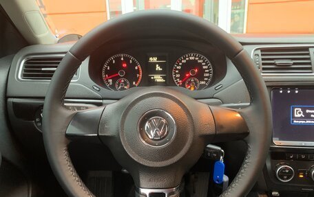 Volkswagen Jetta VI, 2013 год, 990 000 рублей, 14 фотография