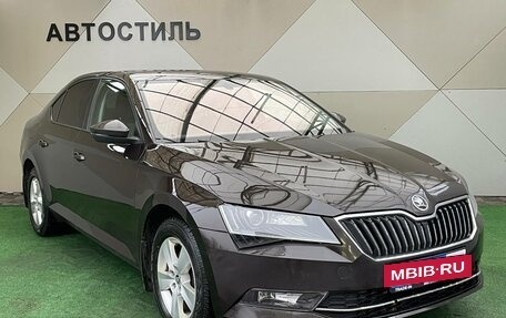 Skoda Superb III рестайлинг, 2017 год, 1 495 000 рублей, 2 фотография