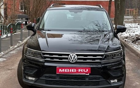 Volkswagen Tiguan II, 2018 год, 2 750 000 рублей, 2 фотография