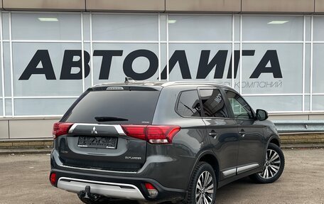 Mitsubishi Outlander III рестайлинг 3, 2019 год, 2 325 000 рублей, 2 фотография