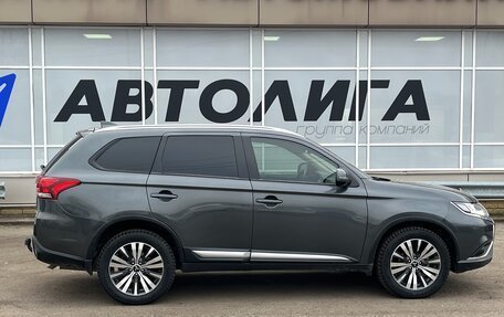 Mitsubishi Outlander III рестайлинг 3, 2019 год, 2 325 000 рублей, 3 фотография