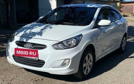 Hyundai Solaris II рестайлинг, 2013 год, 870 000 рублей, 2 фотография