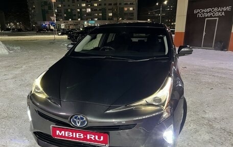 Toyota Prius IV XW50, 2017 год, 1 950 000 рублей, 7 фотография