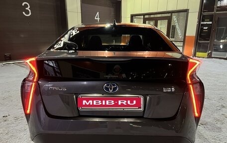 Toyota Prius IV XW50, 2017 год, 1 950 000 рублей, 4 фотография