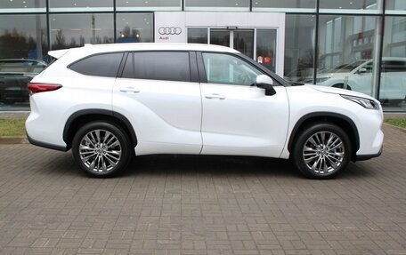 Toyota Highlander, 2024 год, 7 100 000 рублей, 4 фотография