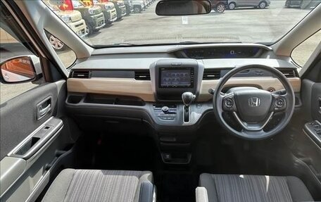 Honda Freed II, 2022 год, 1 600 000 рублей, 9 фотография