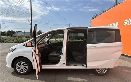 Honda Freed II, 2022 год, 1 600 000 рублей, 8 фотография