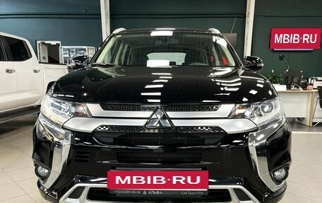 Mitsubishi Outlander III рестайлинг 3, 2022 год, 3 649 000 рублей, 2 фотография