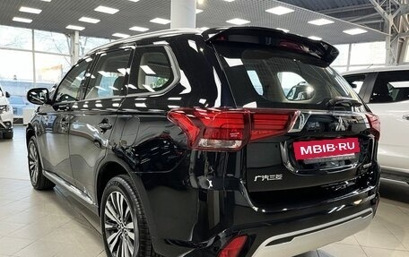 Mitsubishi Outlander III рестайлинг 3, 2022 год, 3 649 000 рублей, 5 фотография