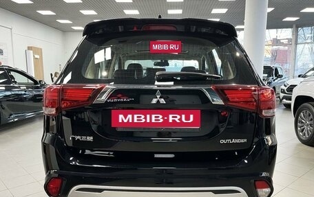 Mitsubishi Outlander III рестайлинг 3, 2022 год, 3 649 000 рублей, 6 фотография