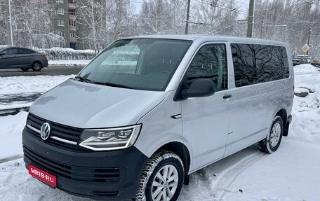 Volkswagen Caravelle T6 рестайлинг, 2016 год, 2 950 000 рублей, 1 фотография