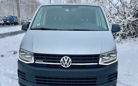 Volkswagen Caravelle T6 рестайлинг, 2016 год, 2 950 000 рублей, 4 фотография