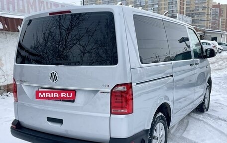 Volkswagen Caravelle T6 рестайлинг, 2016 год, 2 950 000 рублей, 5 фотография