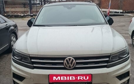 Volkswagen Tiguan II, 2020 год, 3 800 000 рублей, 2 фотография