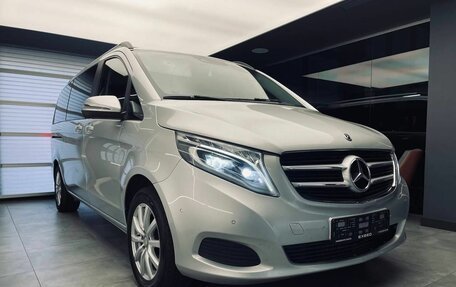 Mercedes-Benz V-Класс, 2017 год, 3 790 000 рублей, 3 фотография