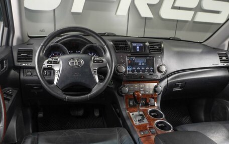 Toyota Highlander III, 2013 год, 2 289 000 рублей, 6 фотография