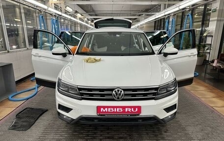 Volkswagen Tiguan II, 2018 год, 2 800 000 рублей, 2 фотография