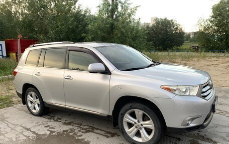 Toyota Highlander III, 2012 год, 2 500 000 рублей, 3 фотография