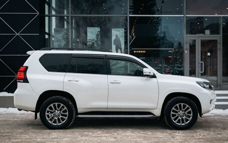 Toyota Land Cruiser Prado 150 рестайлинг 2, 2017 год, 5 050 000 рублей, 6 фотография