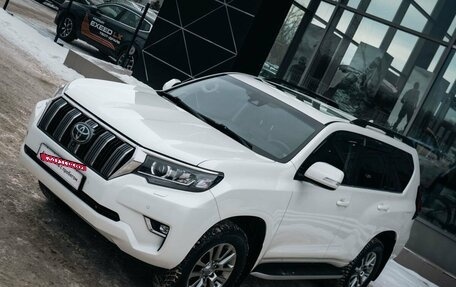 Toyota Land Cruiser Prado 150 рестайлинг 2, 2017 год, 5 050 000 рублей, 12 фотография