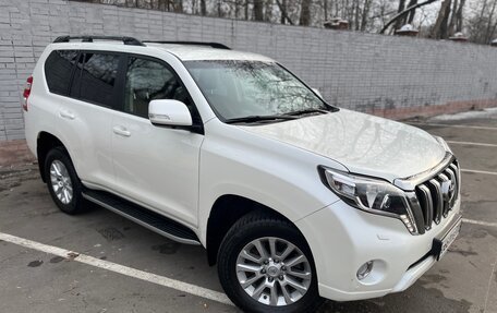 Toyota Land Cruiser Prado 150 рестайлинг 2, 2016 год, 4 300 000 рублей, 5 фотография