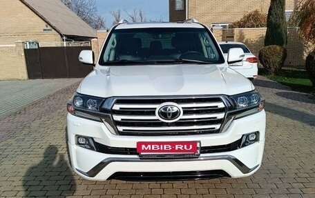 Toyota Land Cruiser 200, 2017 год, 7 400 000 рублей, 10 фотография