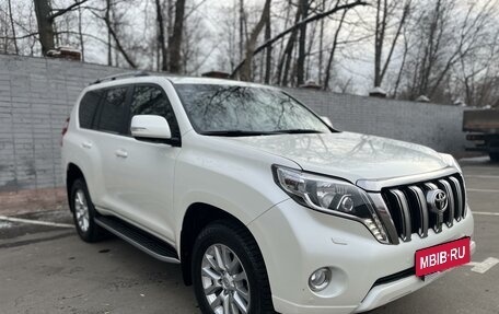 Toyota Land Cruiser Prado 150 рестайлинг 2, 2016 год, 4 300 000 рублей, 6 фотография