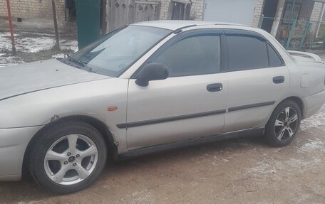 Mitsubishi Carisma I, 1997 год, 145 000 рублей, 3 фотография