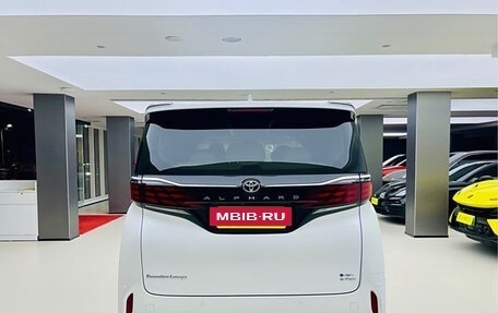 Toyota Alphard, 2024 год, 13 188 000 рублей, 5 фотография