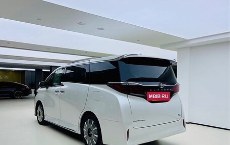 Toyota Alphard, 2024 год, 13 188 000 рублей, 4 фотография