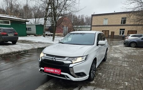 Mitsubishi Outlander III рестайлинг 3, 2022 год, 2 900 000 рублей, 1 фотография