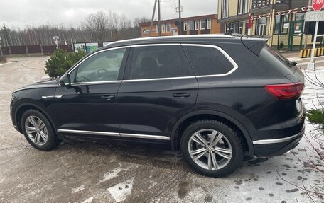 Volkswagen Touareg III, 2019 год, 4 900 000 рублей, 3 фотография