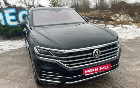 Volkswagen Touareg III, 2019 год, 4 900 000 рублей, 2 фотография