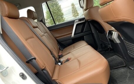 Toyota Land Cruiser Prado 150 рестайлинг 2, 2021 год, 5 100 000 рублей, 8 фотография