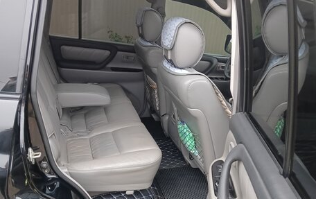 Toyota Land Cruiser 100 рестайлинг 2, 2005 год, 2 300 000 рублей, 17 фотография